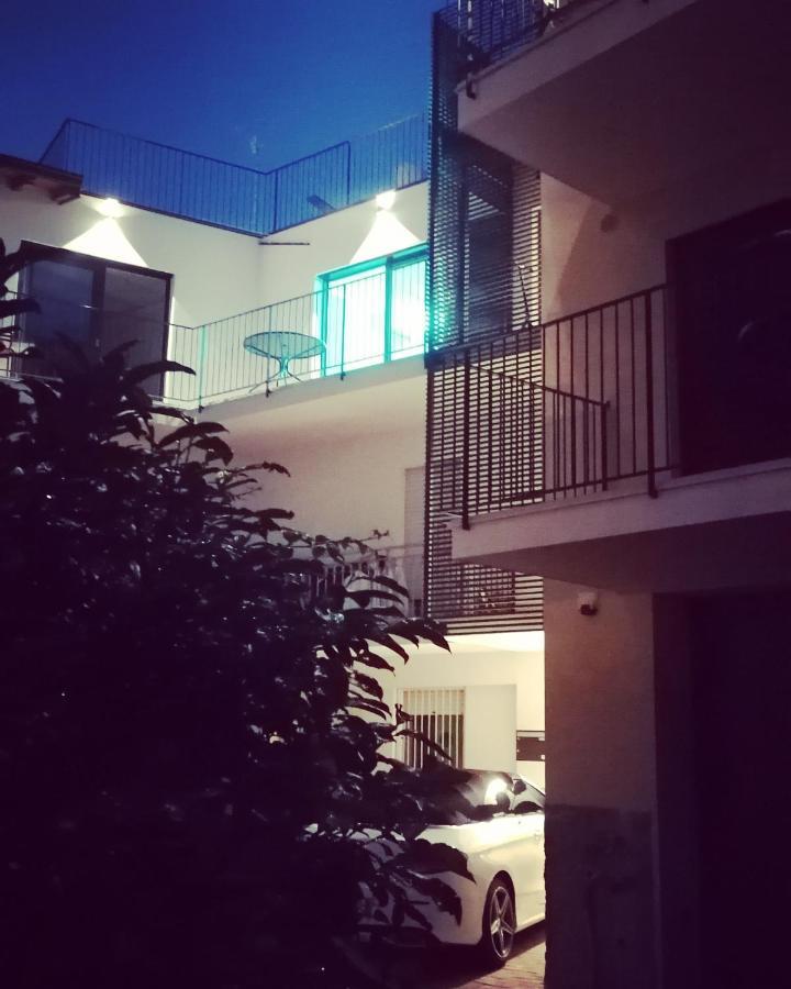 New Marina Apartments Torri Del Benaco Buitenkant foto